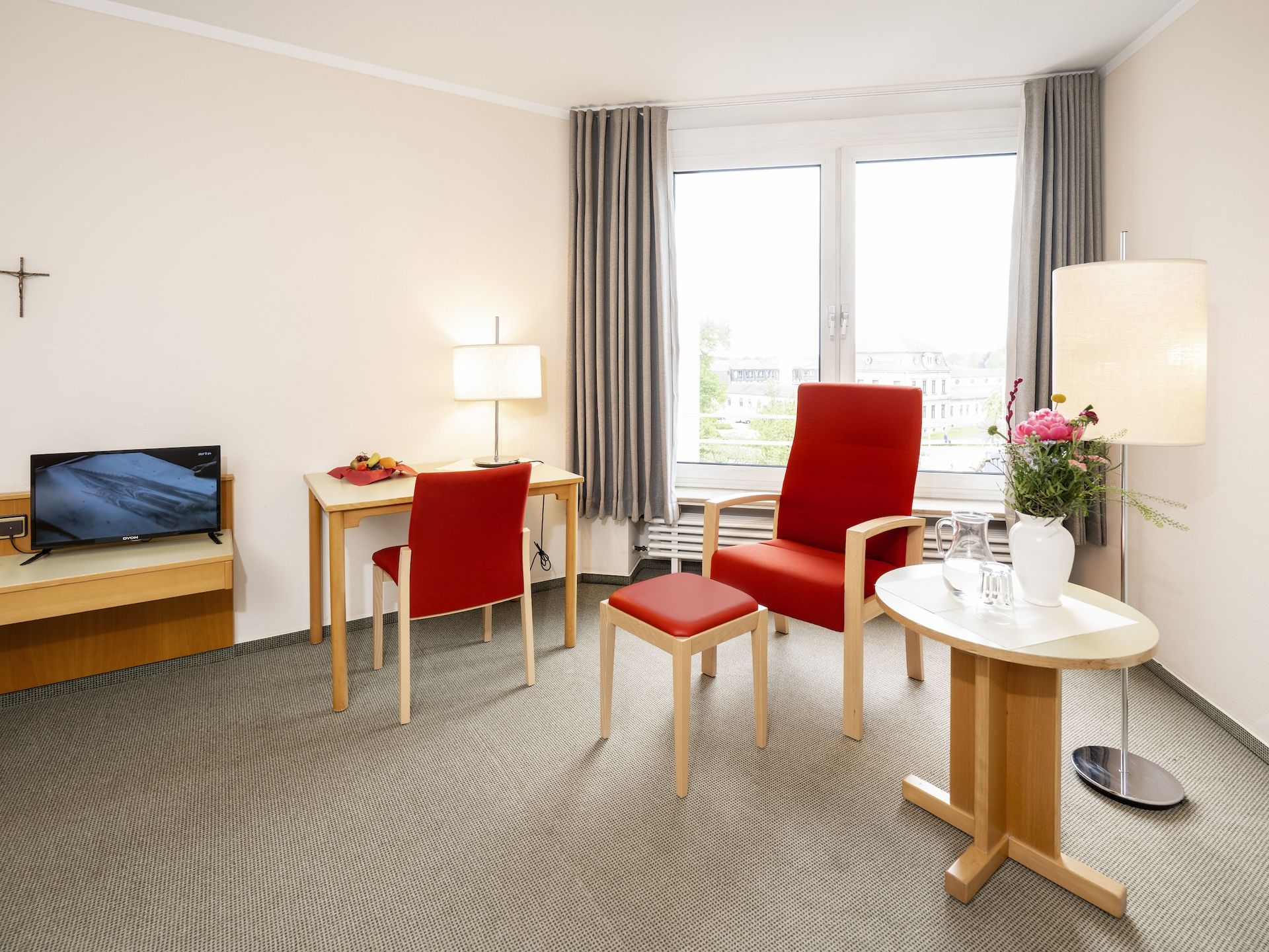 Blick ins Doppelzimmer: Eine Sitzecke